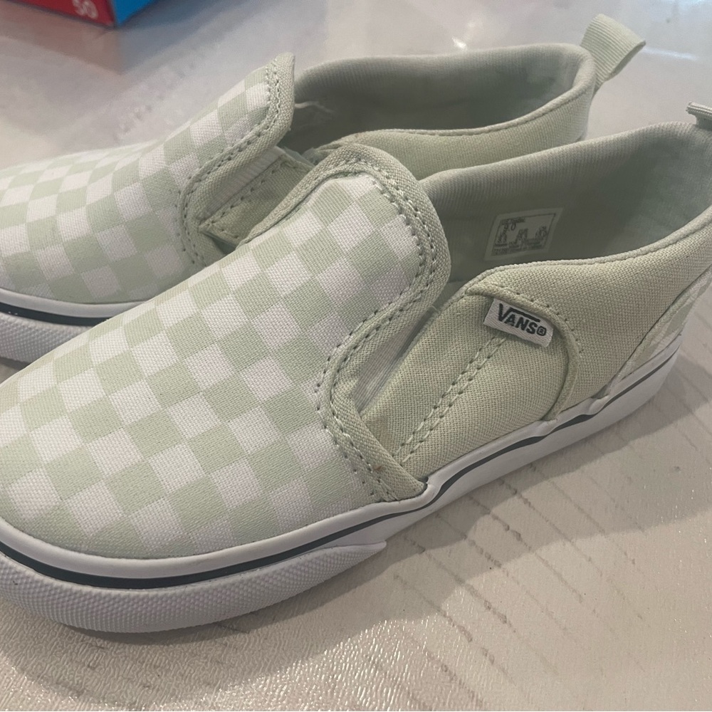 BRAND NEW Vans Toddler Slip-On Sneakers – Checkerboard (Size 9)